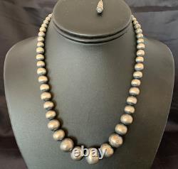 Navajo Pearls Graduated Sterling Silver Round Seamless Bead Necklace 18