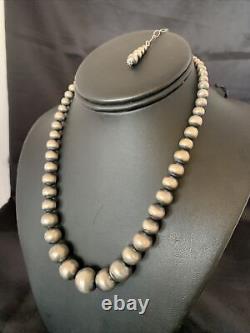 Navajo Pearls Graduated Sterling Silver Round Seamless Bead Necklace 24