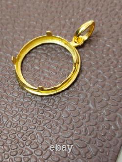 Round pendant made of 925 sterling silver with prong setting