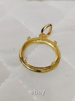 Round pendant made of 925 sterling silver with prong setting