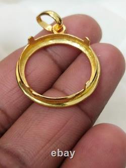 Round pendant made of 925 sterling silver with prong setting