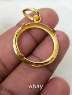 Round pendant made of 925 sterling silver with prong setting