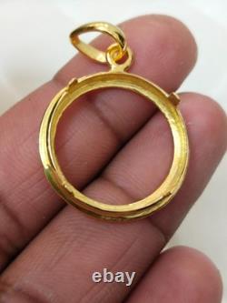 Round pendant made of 925 sterling silver with prong setting Round pendant made of 925 sterling silver with prong setting