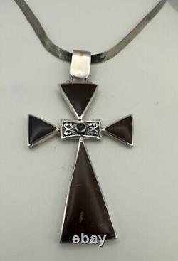 Vtg. Modern Hand Made Sterling Silver Formed Enamel Cross Pendant & 17 Necklace