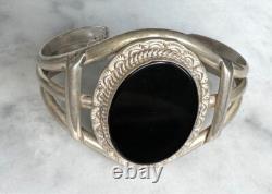 Well Made 925 Sterling Silver And Onyx Cuff Bracelet